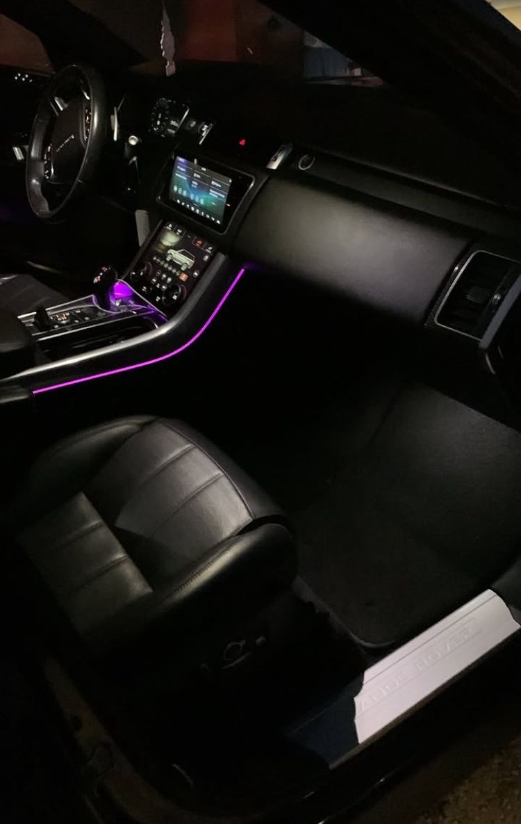 Range Rover après nettoyage : côté passager, siège en cuir et tapis